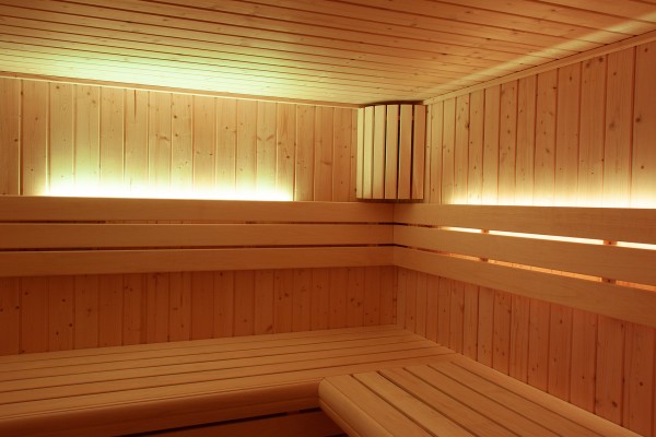 Butenas LED Sauna Farblicht Rückenlehne